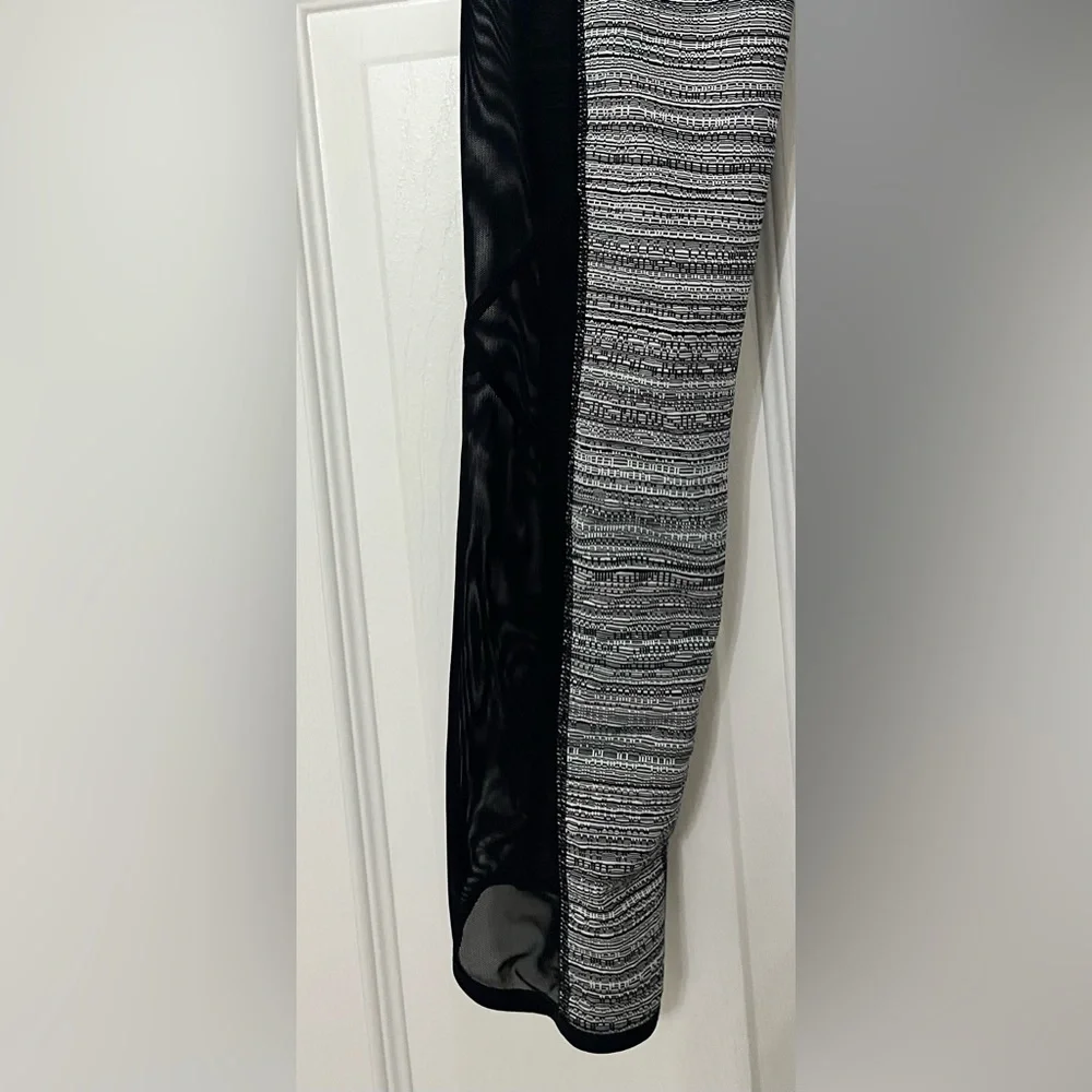 Athleta Leggings Black/White with mesh size XS